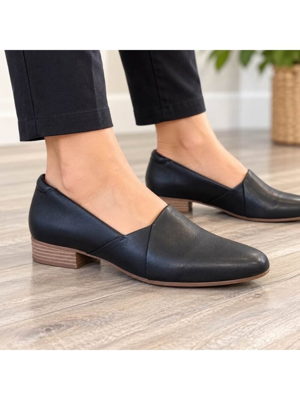 Clarks Collection Black Leather Cutout Loafers Women’s Size 9